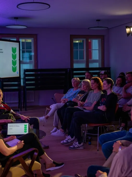 Aaron Stöckl im Gespräch mit Carmen Jurkovic Burtscher mit Publikum