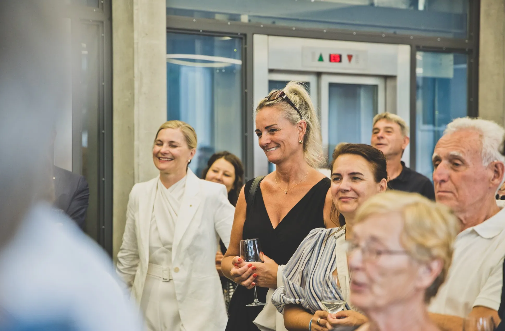 Gäste bei der Vernissage von Ruth Laner