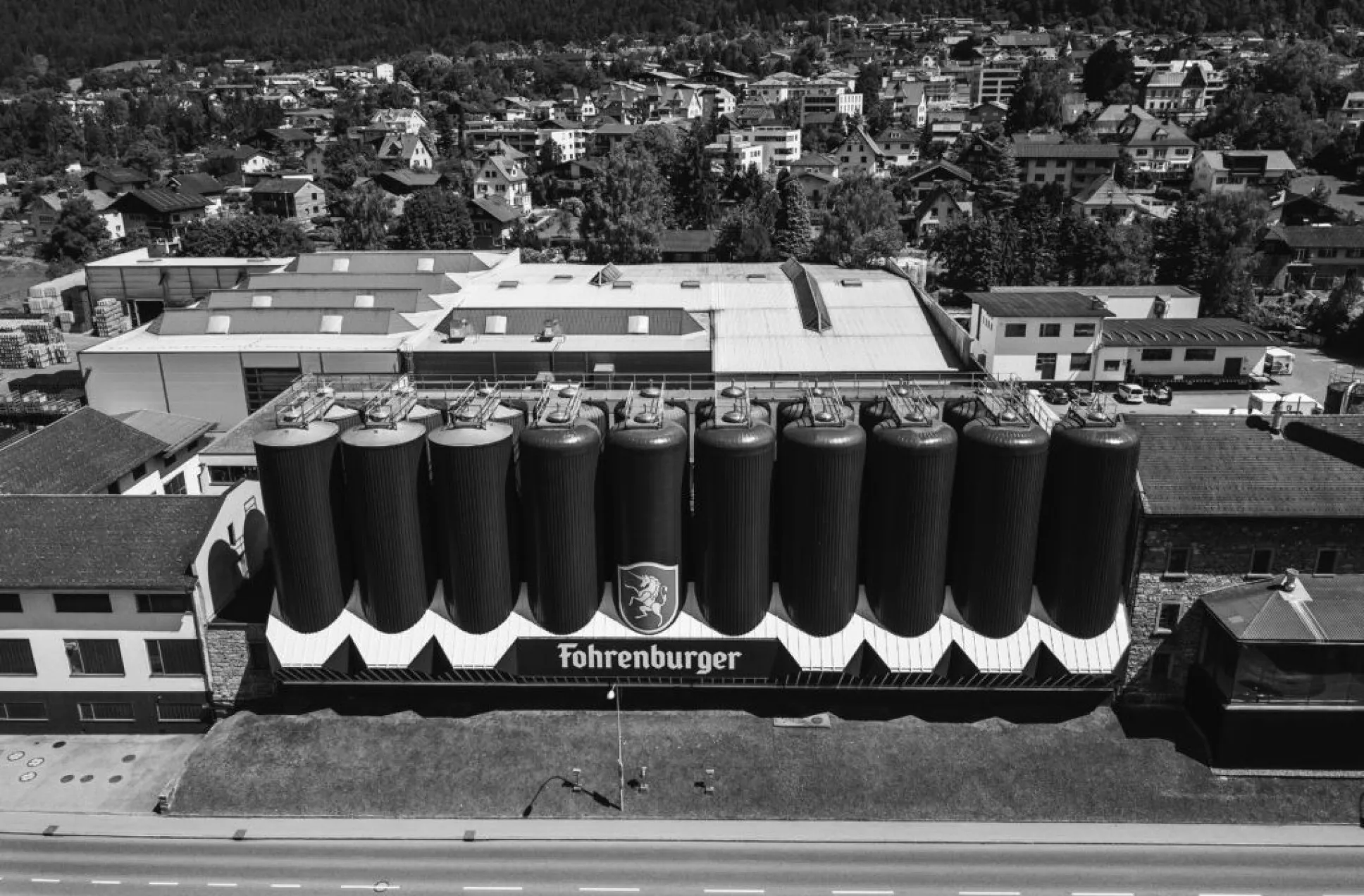 Die Stahltanks der Brauerei Fohrenburg