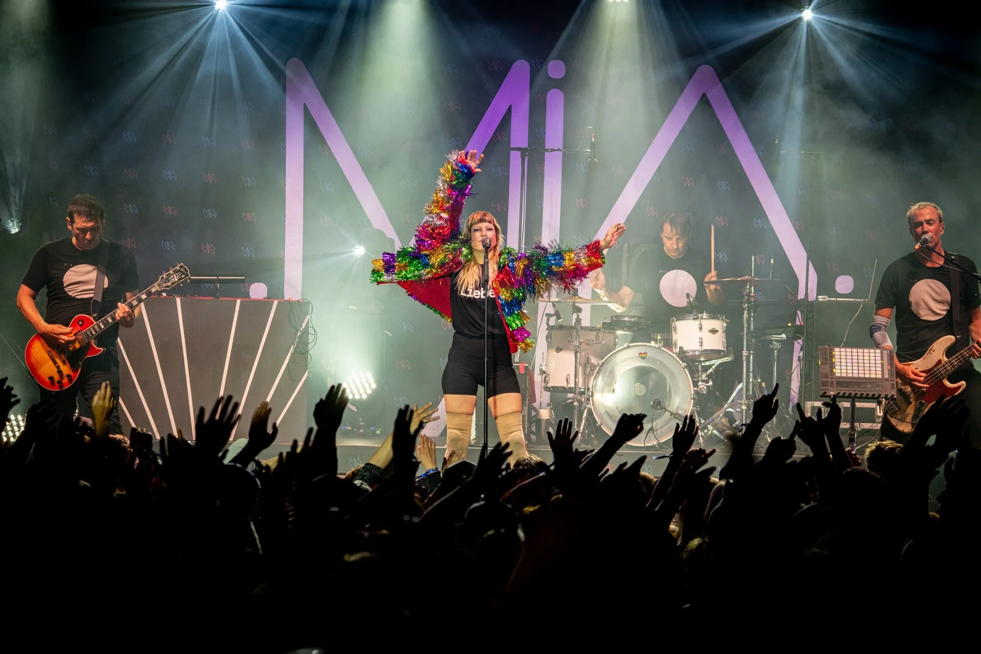 Schaffarei Festival 2025 – Samstag – MiA. auf der Bühne