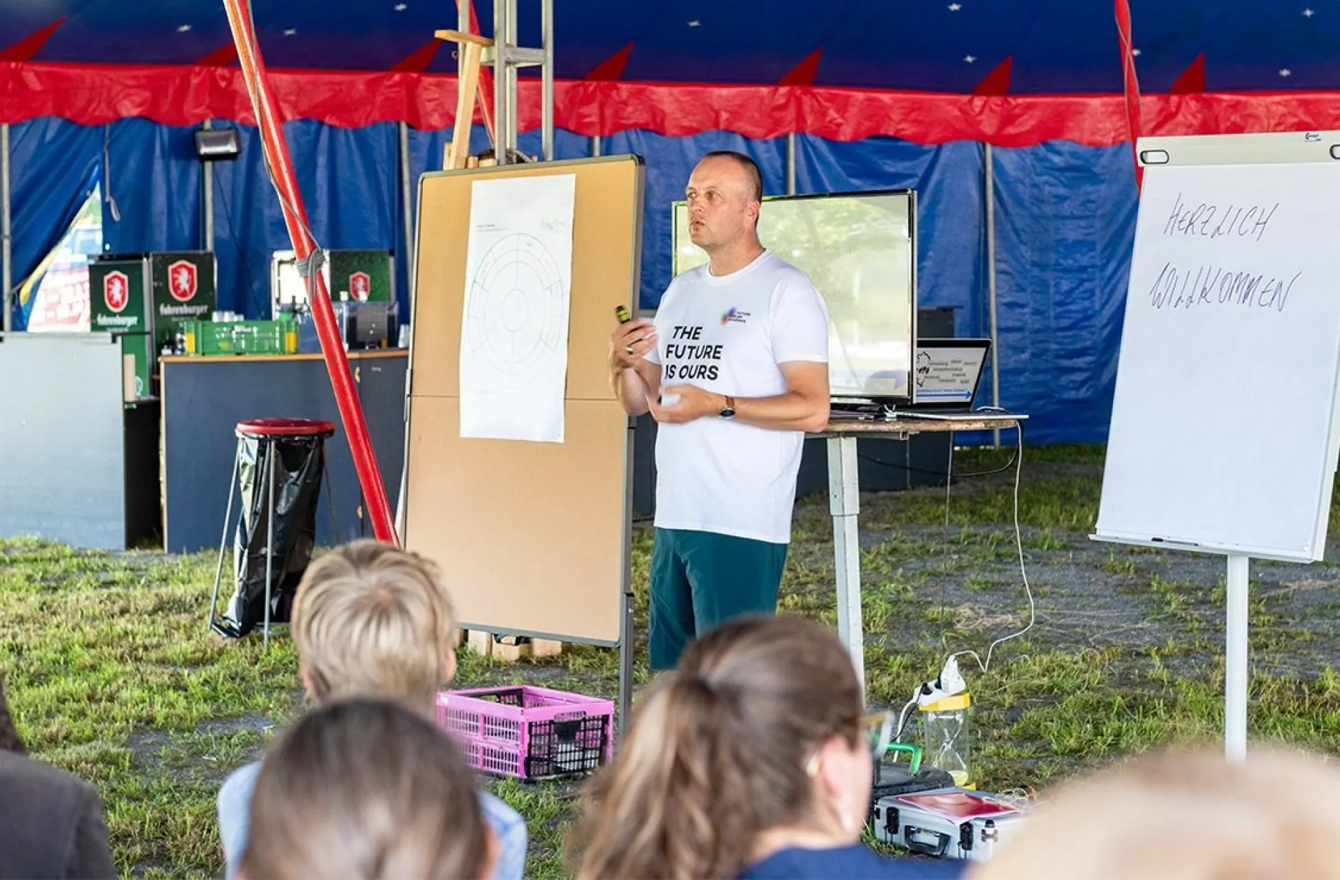 Im Zirkuszelt beim Workshop Manifest Zukunft der Arbeit